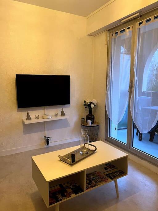 Joli Studio Avec Parking Prive Moulins  Kültér fotó