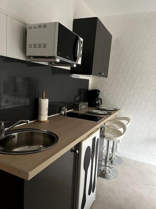Joli Studio Avec Parking Prive Moulins  Kültér fotó