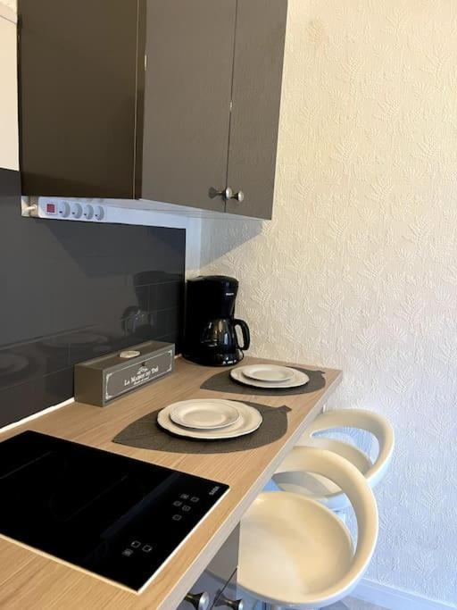 Joli Studio Avec Parking Prive Moulins  Kültér fotó